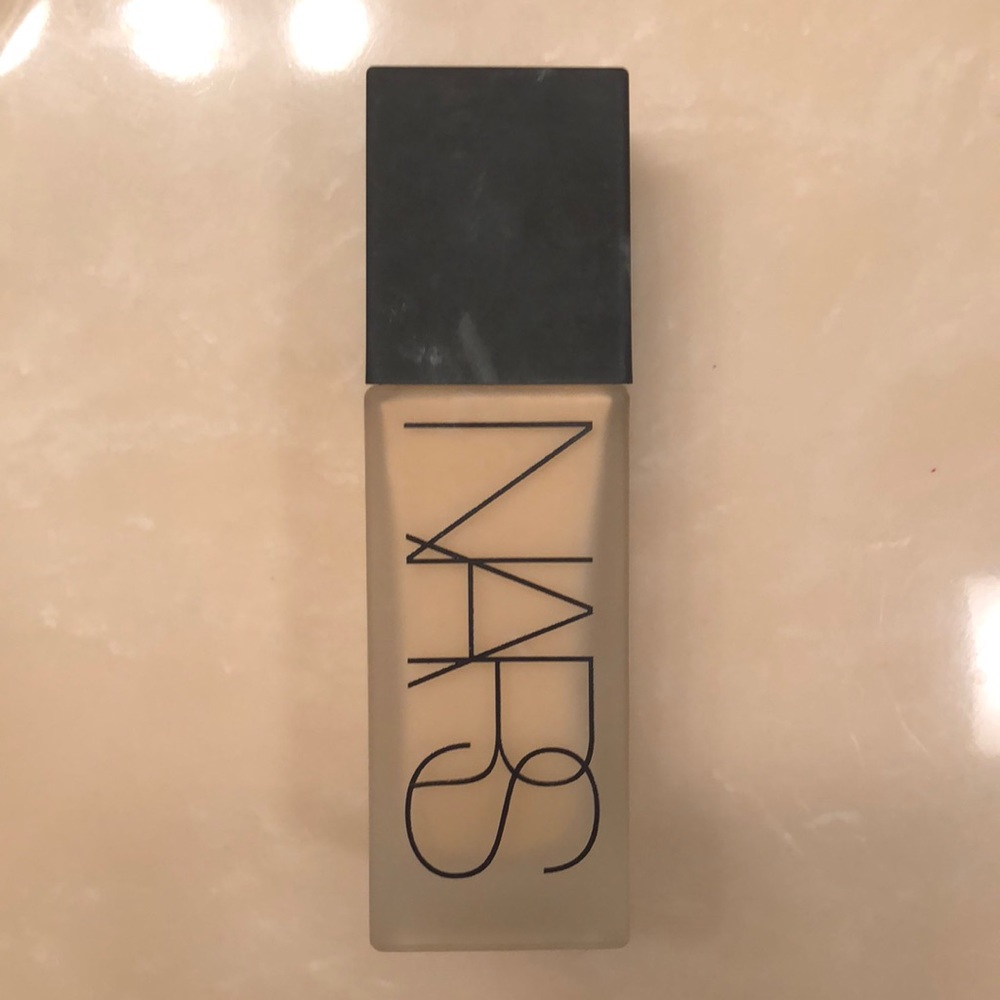 Nars All Day Luminous Weightless Foundation